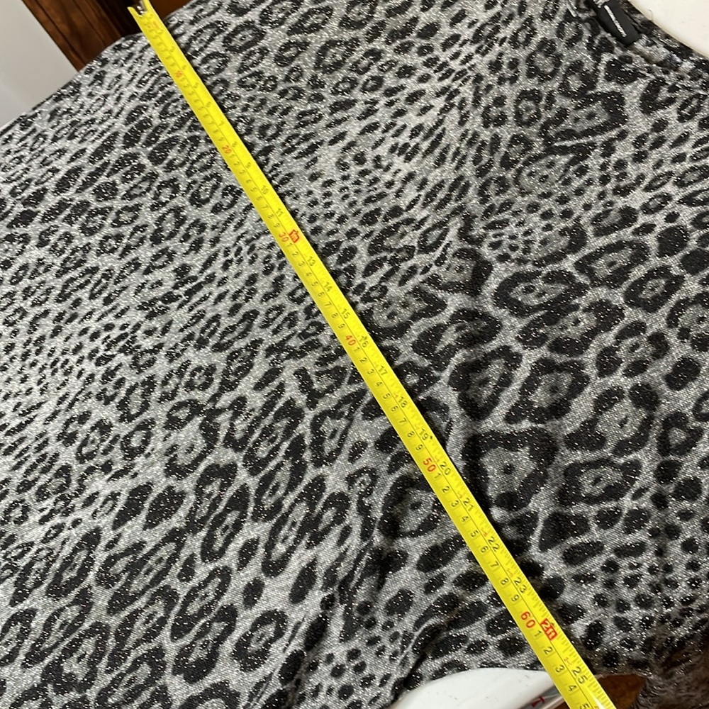 Silver Threads Woven Throughout Leopard Print Inc - image 5